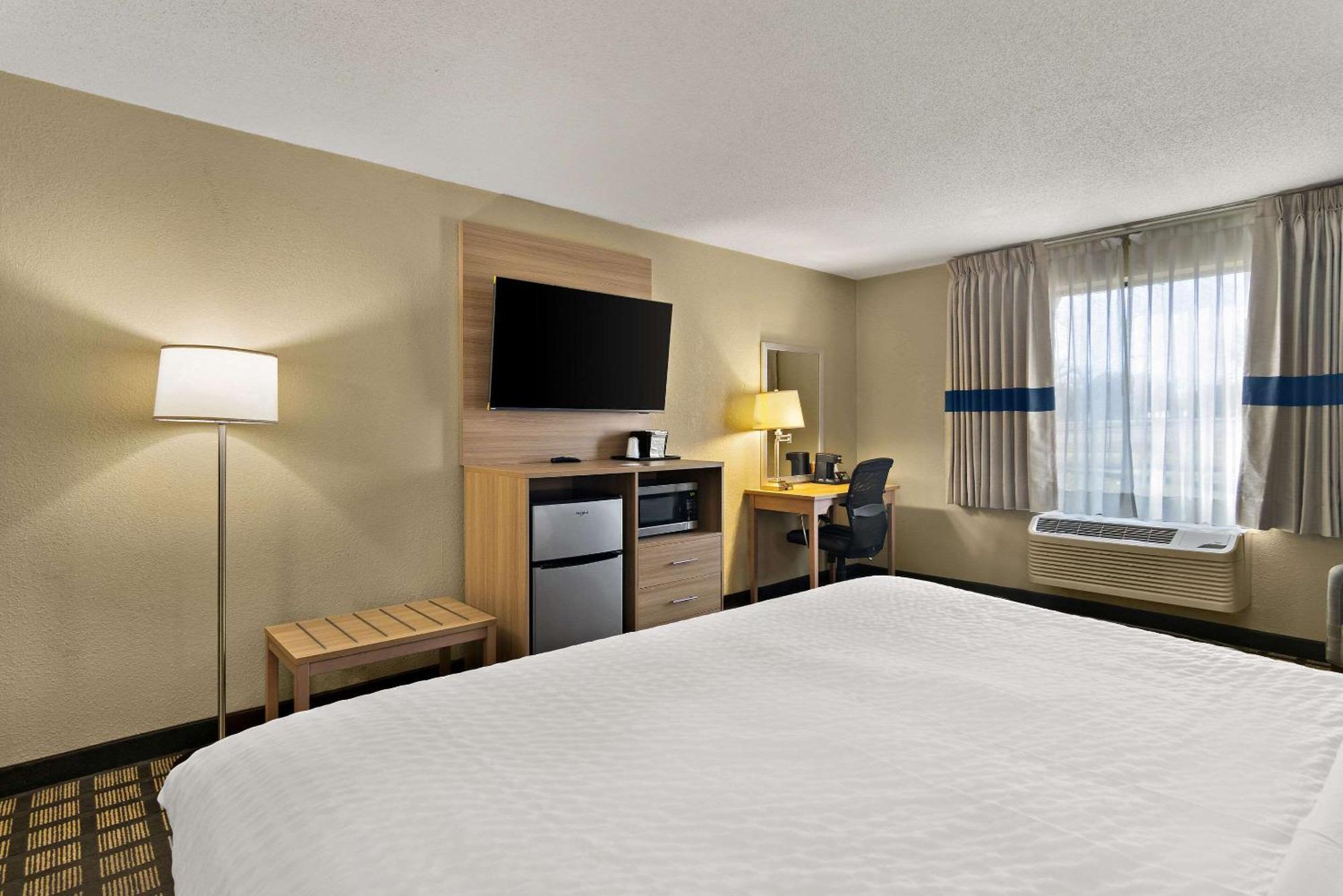 Clarion Pointe Bloomington-Normal Near I-55 And University Exterior photo